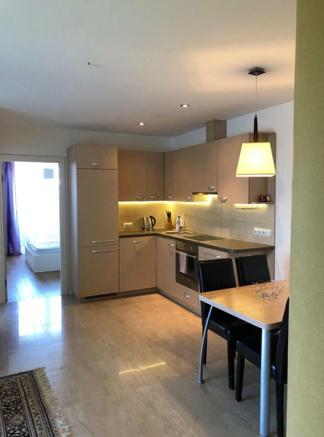 Three-Room Holiday Apartment Паланга Экстерьер фото
